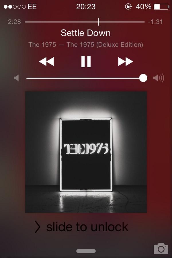 Normaaann's tweet photo. No lie their best song above all, I swear! @the1975 👽#settledown http://t.co/83Xt8sOHqk