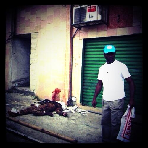 R_2_P_H's tweet photo. When we were there... #CIV2011 > street fights in #abidjan #humanitaire #urgence @PU_AMI http://t.co/SC1bpoZ01q