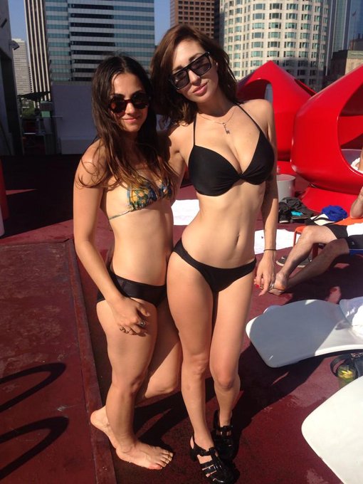 Girl time pool time http://t.co/WUXHYPGUBr