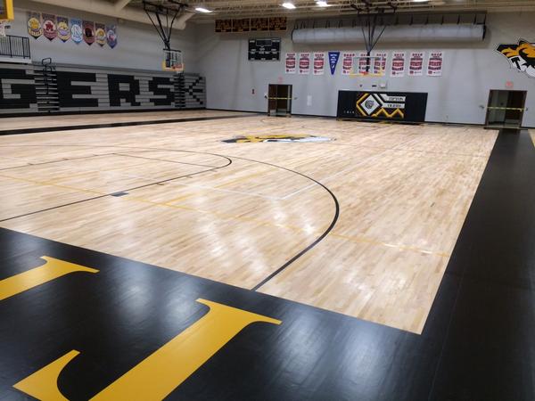 1tigerpride's tweet photo. “@TiptonBball: The floor is ready for wins! http://t.co/L9QFOdF6O6” too sexy. #wcw