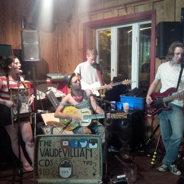glsssgrl's tweet photo. Awesome night listening to some blues at The Best Bar In Town @JackBurgerPub @DTKitchener http://t.co/44OyWXkDxR