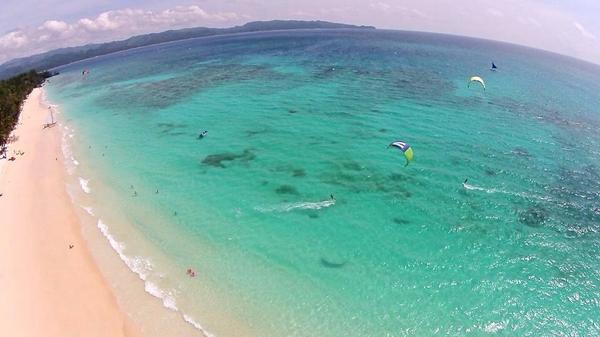 Kitesurfing on White Beach from above