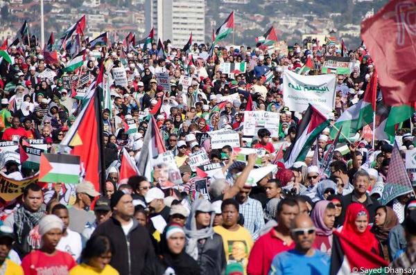 slutimak's tweet photo. Almost 200,000 people came out and protested against Israel. We're are so proud of you South Africa #FreePalestine http://t.co/oxXHPePpD2