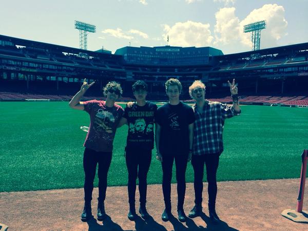 Luke5SOS's tweet photo. Thanks @RedSox :) http://t.co/U7acEdhxbp