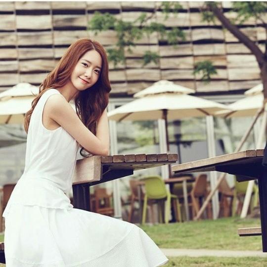 OFFICIALiyyoona's tweet photo. Good morning~ have a nice day :) http://t.co/cytN1qghp0