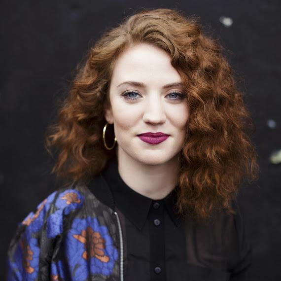 spifmplg's tweet photo. #NP @Spionsunday w/ @ameera_zeldine Here is the lady who gives us '90s revival with soulfulness" @JessGlynne http://t.co/6ewf7NrQE4