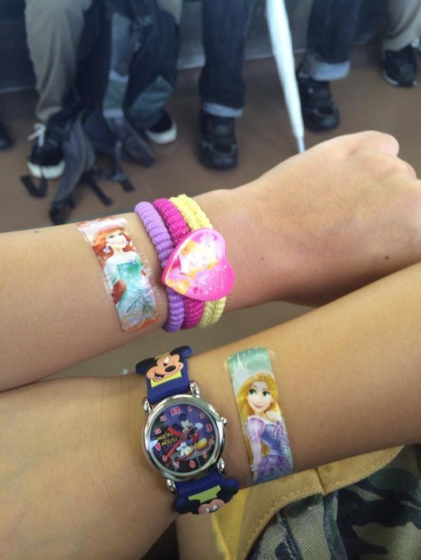 ____nltu's tweet photo. WEGOなう
2人と��プリンセス💜💛 http://t.co/GXQvrpxqgT
