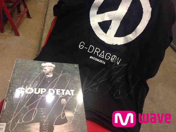 OfficialMwave's tweet photo. [#KCON2014 x Mwave] FOLLOW @OfficialMwave &amp;SHARE to win these just SIGNED @IBGDRGN CDs&amp;MORE!!! http://t.co/W1Hc8EBaeo http://t.co/bRJSmqIPSx