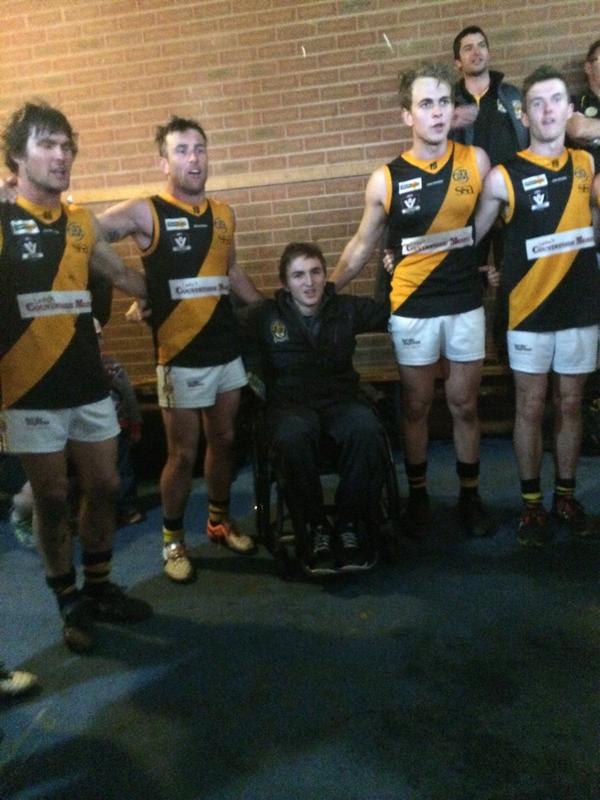 DanielMaher03's tweet image. Haven't enjoyed belting out the theme song since gf day @jmcquillanff @mcqjf @AlburyTigersFNC #inspirational #TBS14