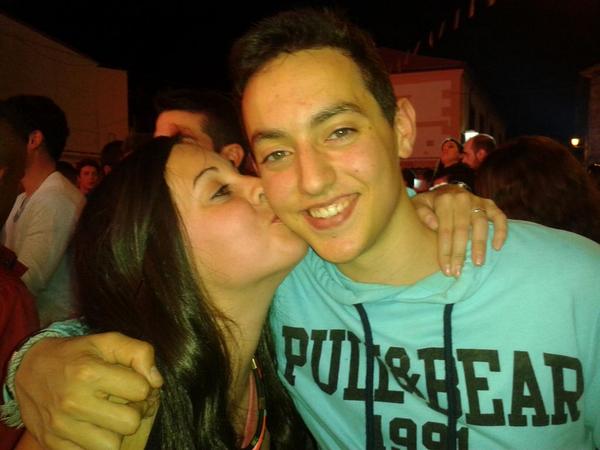 Bea2490's tweet photo. Me encanta ligar con chicos guapos como @jose2014sr aunq nadie se crea q es mi hermano jajaja http://t.co/pqRh3uXX20
