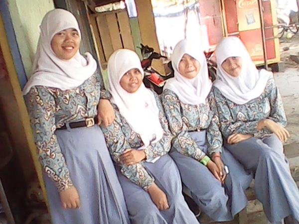 dhevi_SDA's tweet photo. Ada @mamay_malla @gita_RTH dan @idhasadegha :) http://t.co/n77UwEQj9m