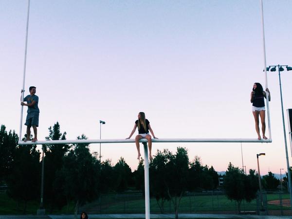 _julienetski_'s tweet image. we're on a goal post 😎💙 @audlou25s #devyn