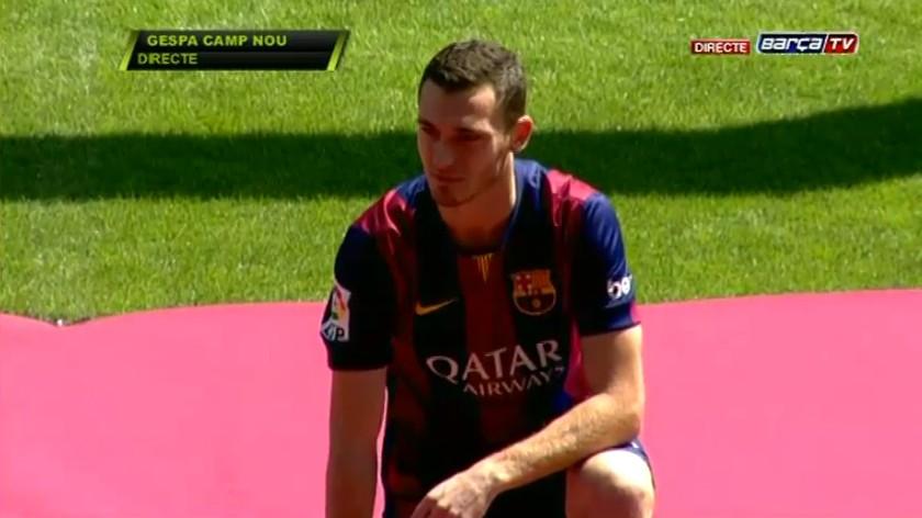 Photos Vermaelen Poses In Barcelona Kit After Completing £15m Move