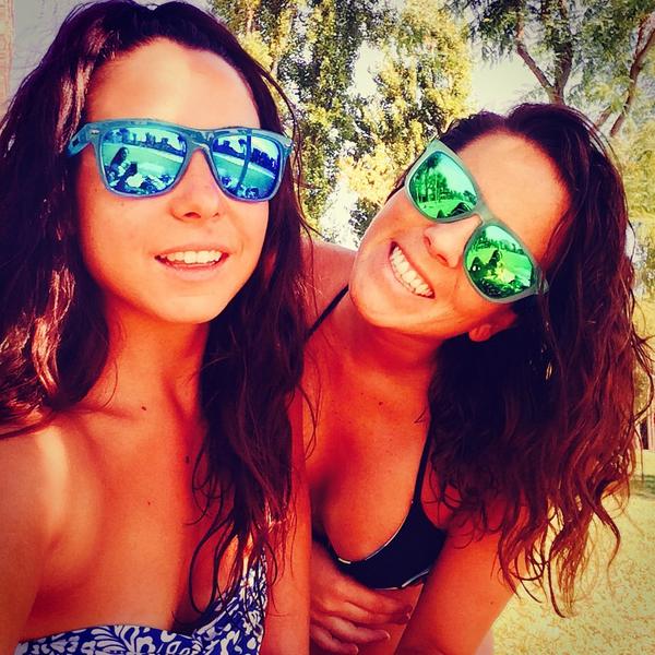 cris_garz's tweet photo. Pisci con mi gor @debdiasil http://t.co/TfbXeKPgDk