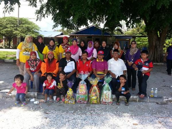 AADKRaub's tweet photo. Gambar kenangan peserta skim pertandingan bowling padang http://t.co/wWuSbGlRgN