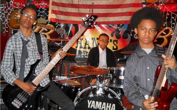 #xtremeinfo Band metal beranggotakan 3 anak SMP, Unlocking the Truth dikontrak 1,7 juta dolar AS oleh Sony Music