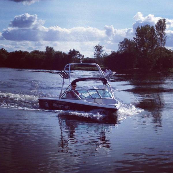 Liquid_Skillz's tweet photo. @Daveyspark in the Mastercraft @MasterCraftUK @mastercraftboat #Mastercraft #Lake #Boat #Wakeboarding #Hemingfordgrey http://t.co/bbYAMilKE1