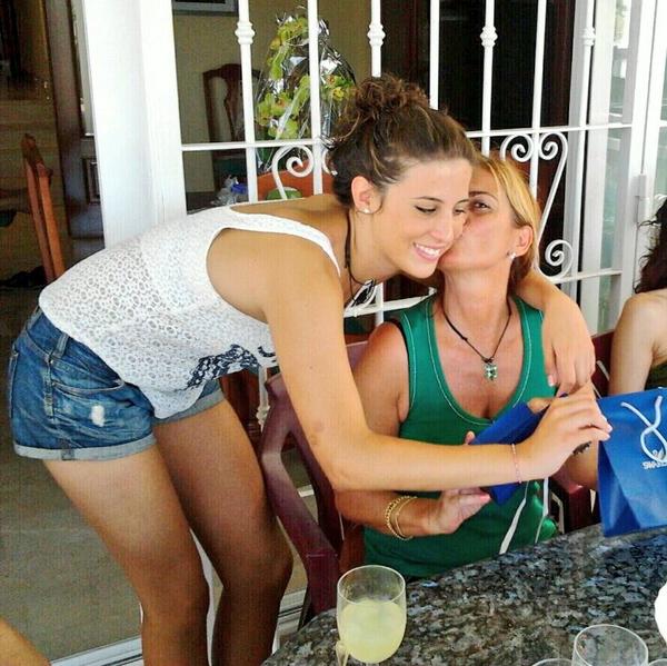 EstherUbeda13's tweet photo. En el cumple de la mamiii http://t.co/FwxhRhrZBS