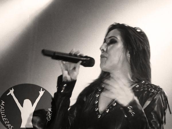 malulerasdegira's tweet photo. Deshazte se mi, deshazte del recuerdo. Vuelve a tu mentira de plástico gris.  #MiVoto40Malú #MiVoto40DeshazteDeMi. http://t.co/cEqiZSC0gT