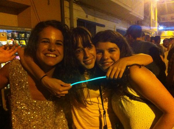 pauladr07's tweet photo. Churris!! Jajaj #luzVerde #arguedas con @laurairisarri @carmen_chu7 http://t.co/yN6QEttKwR