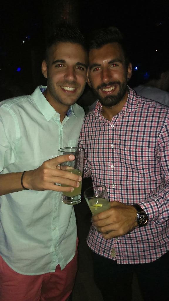 SamuelCokaa's tweet photo. Buena noche ayer en torre del mar con los colegas @DonWery @Somorsio http://t.co/pKssxpaMBl