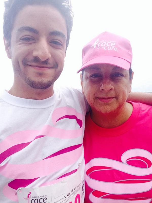 JayhawkMunoz's tweet photo. @komenkansascity #KomenSelfie #KomenKC http://t.co/UiyegqKxYZ