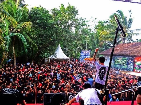 REVENGETHEFATE's tweet photo. Alhamdulillah Thx Gombong. Peeecccaaahhh \DC/ http://t.co/eOPpSTn14S