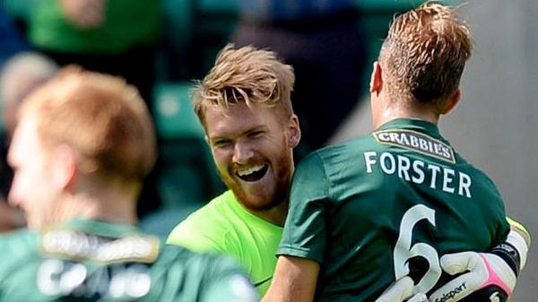 BBCSport's tweet image. Watch Hibernian goalkeeper Mark Oxley score on his league debut against Livingston (UK only) bbc.in/1kTkgkL