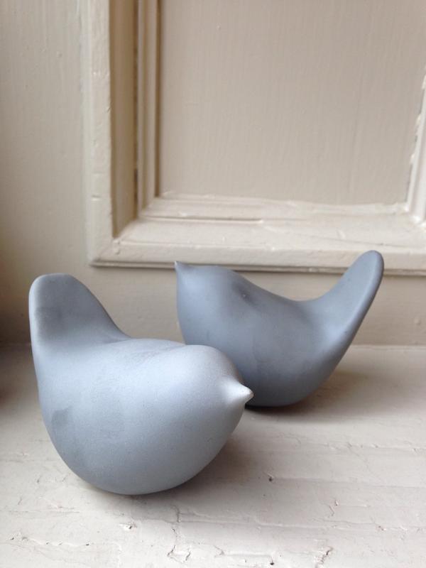 craftscotland's tweet photo. Jo Walker's birds are drying in preparation for her Meet your Maker session today from 3pm #cssummershow @JoCeramics http://t.co/OGXhyZzQeK