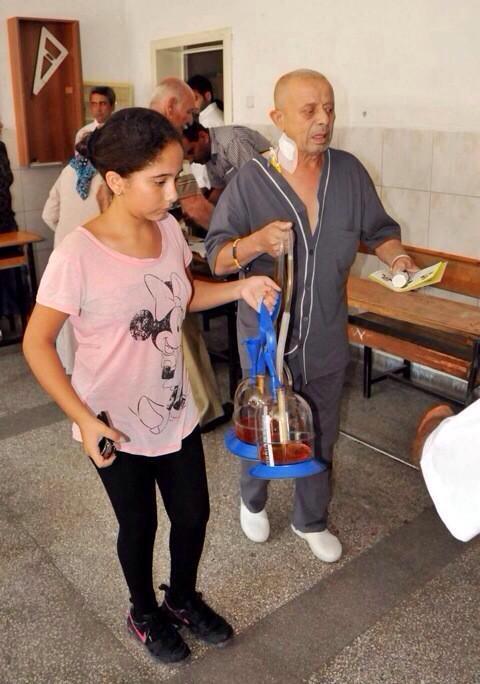 Şezlonglarında güneşlenirken oy ver yaygarası koparan tatilciler için bu fotoğrafı şuraya bırakalım!