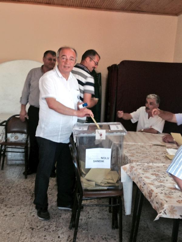 SacitTERZI's tweet photo. Aydınlık yarınlar için,Çocuklarımızın geleceği için Aile ce oyumuzu kullandık http://t.co/K012pslfrK