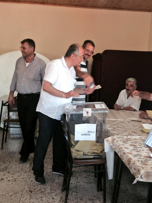 SacitTERZI's tweet photo. Sandıklarda görev yapan arkadaşlara kolay gelsin.. http://t.co/I3lB8D5WMP
