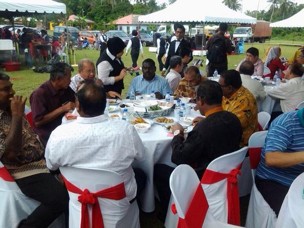 infopppns's tweet photo. AJK PPP NS bersama Pengerusi Dt T Raju ke Rumah Terbuka Aidilfitri YB Tuan Kairy di Sg Godong Rembau.@menteribesarn9 http://t.co/qrKq9ZLtuC