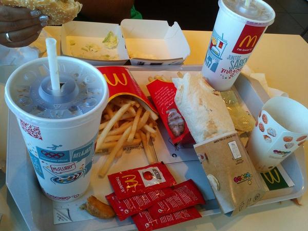 alber2101's tweet photo. Despues de una semanita de vacaciones que mejor para rematar k un macdonals;) http://t.co/qVtqbXerLN
