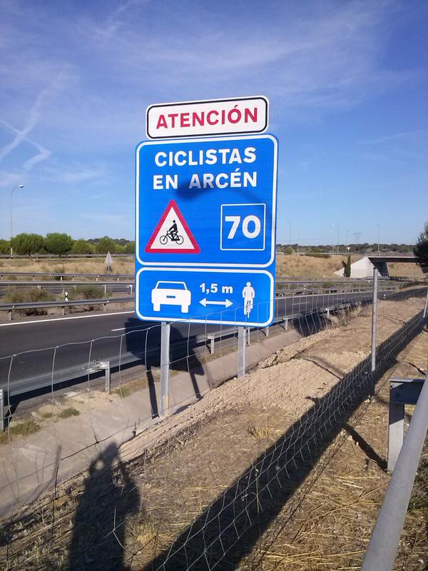 Por fin nos cambian las señales de trafico de la 501, poco a poco y aportando mi granito de arena...