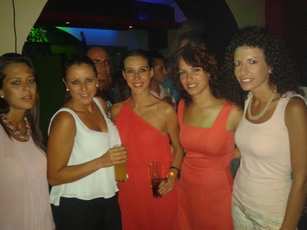 Gema_Labrador_L's tweet photo. Vaya finde completito de chicas.... @anabrubio @raalex01 http://t.co/64Ex5KEFjK