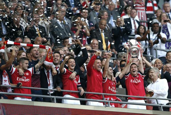 SkySportsPL's tweet photo. Retweet if you think @Arsenal will win the @FA Community Shield. http://t.co/YYEzjBjA4U #SkyFootball http://t.co/flBp9R2gcr