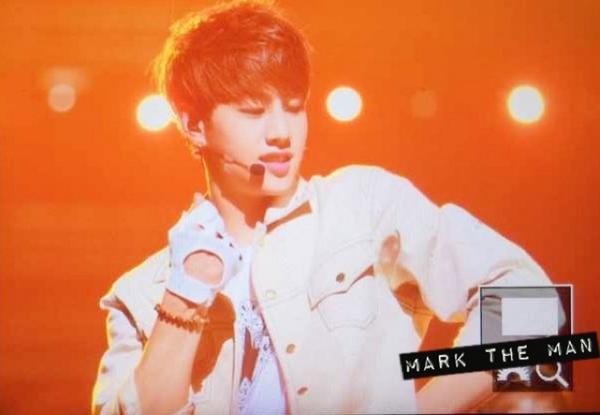 marktheman_com's tweet photo. 140810 JYPN IN SEOUL DAY-2 #마크 #GOT7 #Mark @mtuan93 멋쟁이!!! http://t.co/hVn3Y0cbTs