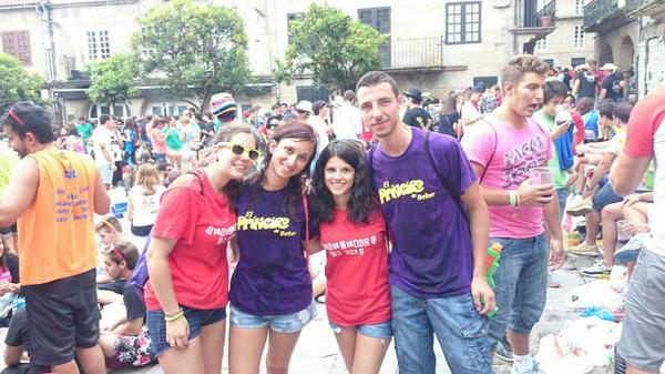 SaraAlbnBarcia's tweet photo. Nuestra pequeña gran #Peña :) @Maria_Mguez  @mercesobral @Guillermoeiro http://t.co/UwxCMycbtf