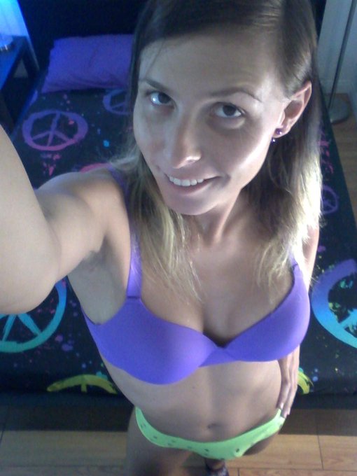 Live on Chaturbate!  http://t.co/CwGOQVwv4V http://t.co/uTPu1eaq8i