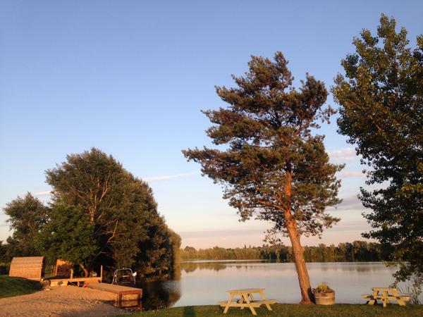Liquid_Skillz's tweet photo. #Wakeboardingweather Lake with the new #Decking #beach #sunny #cloudless #serene #June http://t.co/ZZ5yl0kqCy