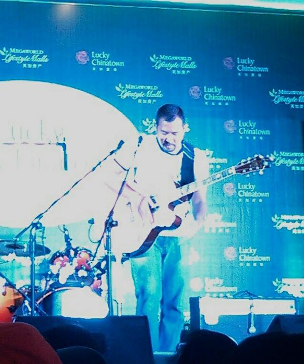 melseyls's tweet image. watched your nice set earlier sir @enriquededios galing mo!!! #looperman #sonicboomlight #SBShockwave2014