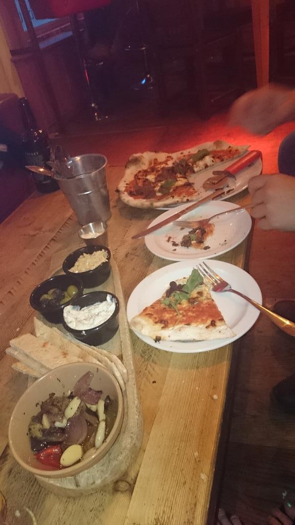 Lizzie_Gems tweet media