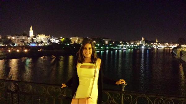 IsabelPrades's tweet photo. Fi de les vacances!HE de dir que Sevilla si te un color especial!@antonio_igl http://t.co/1oAd6TmbTh