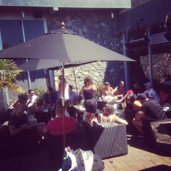 LiveYoungFree's tweet photo. Who's thirsty in #YYJ ? Join us on the @GloVictoria patio #takebackSUNDAY + DJ @samkhagen $20 buckets #dosequis http://t.co/0w3T7ZTlN7