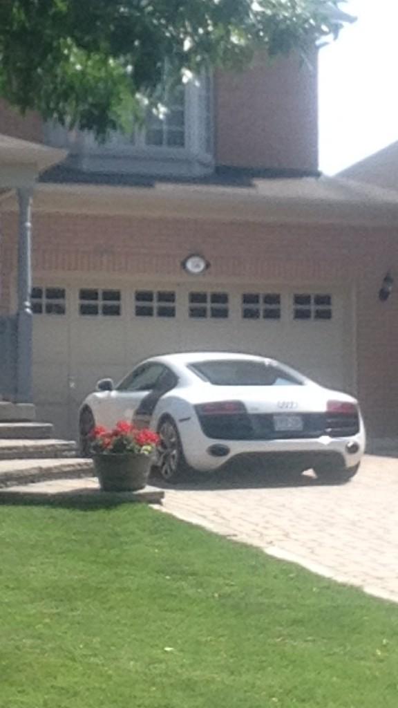 tayglauser's tweet photo. Saw an Audi R8 in my neighbourhood today http://t.co/ovA1cl0sL3
