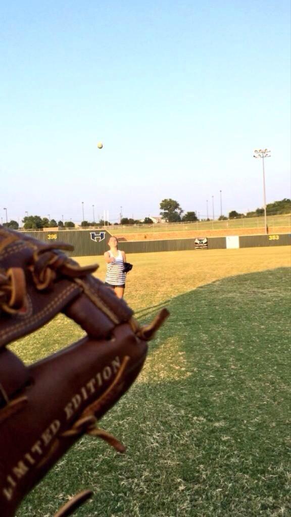 Kerch_22's tweet photo. I want this👌⚾️😍 #RelationshipGoals http://t.co/N2yPHfasty