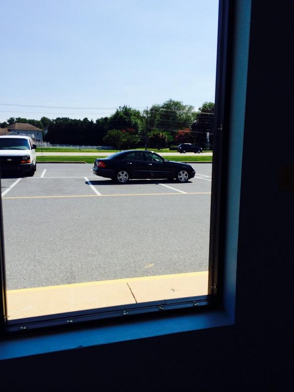 lells8's tweet photo. I mean clearly they were in such a hurry for some shrimp they didnt see the parking lines.. http://t.co/t60lyj3nlW