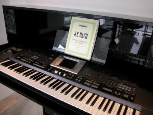 ARTYXDESIGN's tweet image. speciaal project voor ROLAND. keyboard in piano style.