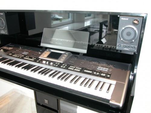 ARTYXDESIGN's tweet image. speciaal project voor ROLAND. keyboard in piano style.